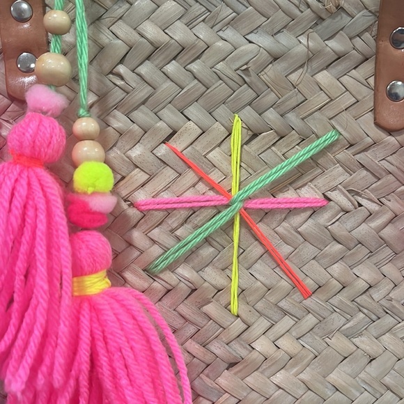 Maroccan Straw Pom Pom Beach Shoppers Bag - Picture 6 of 17